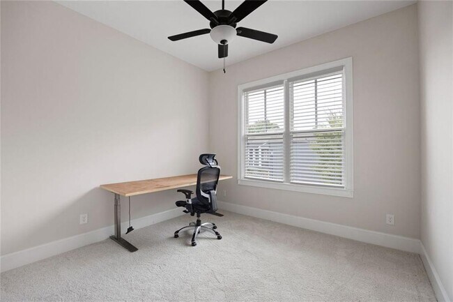 Building Photo - 109 Village Green Ave