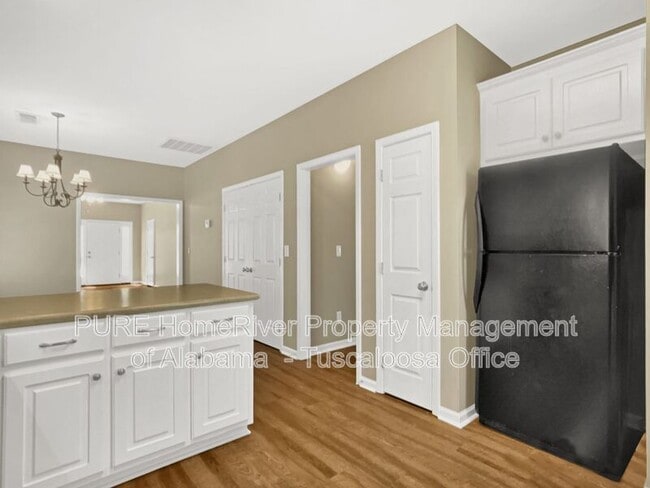 Building Photo - 9750 Moonlight Dr