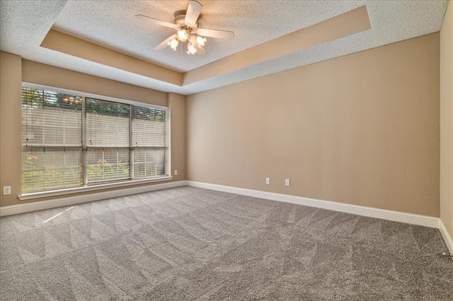 Building Photo - 2612 Southwestern Dr