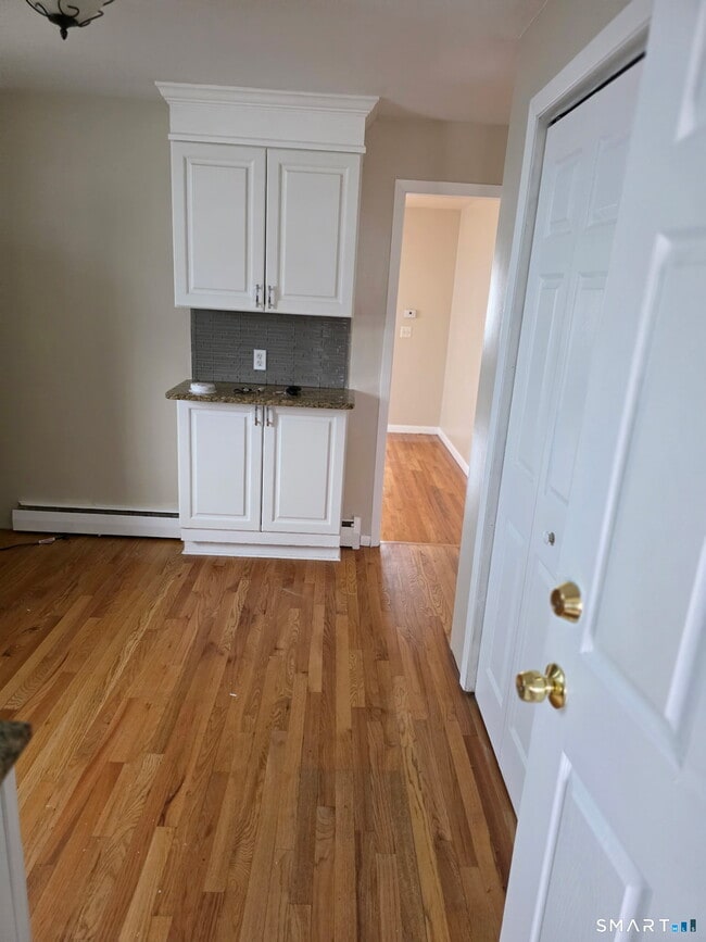 Building Photo - 156 Garden Dr