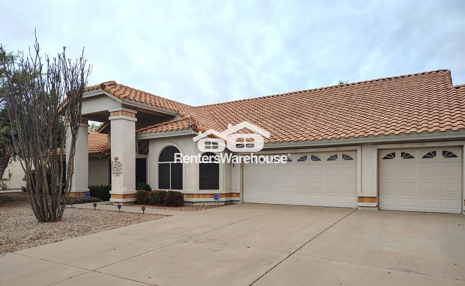 Building Photo - 2451 N Los Alamos
