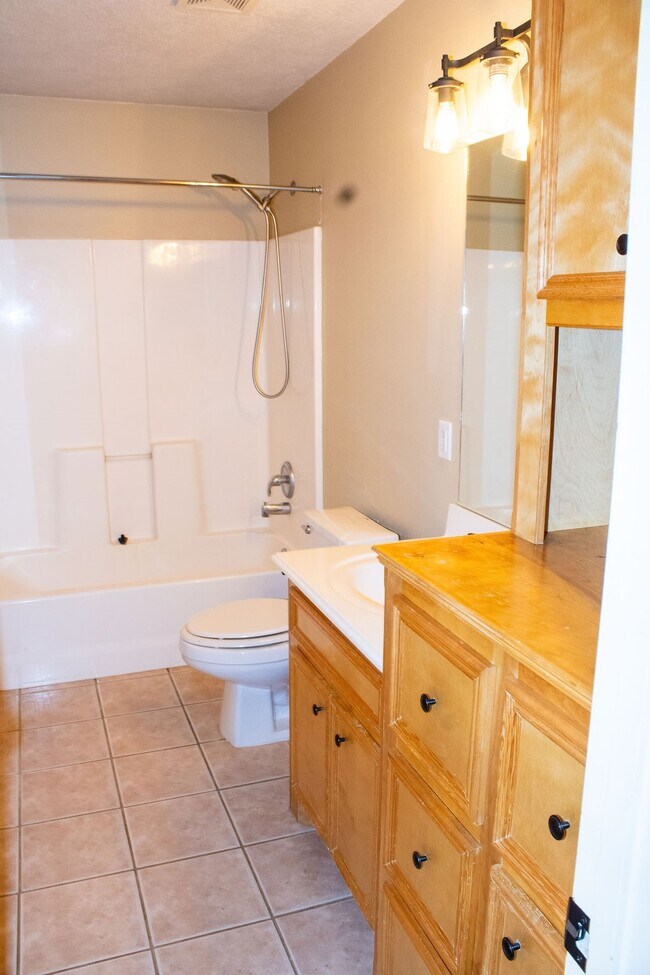 Building Photo - 9550 Thousand Oaks Loop