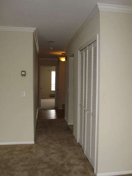 Building Photo - 15300 Wallbrook Ct