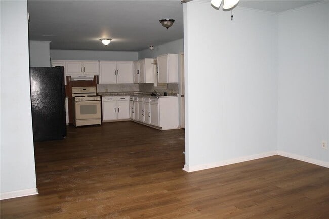 Building Photo - 1203 Walger Ave