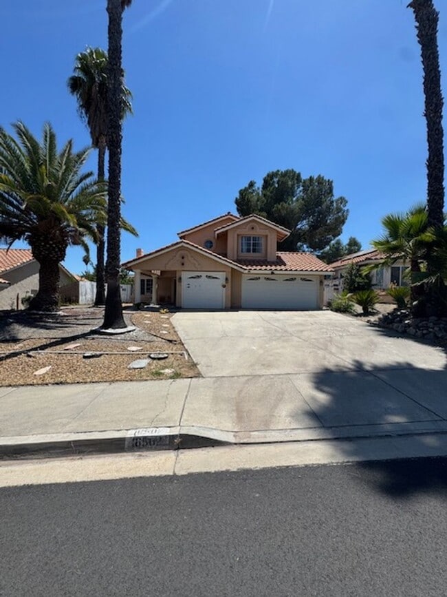 Building Photo - Home in the heart of Lake Elsinore