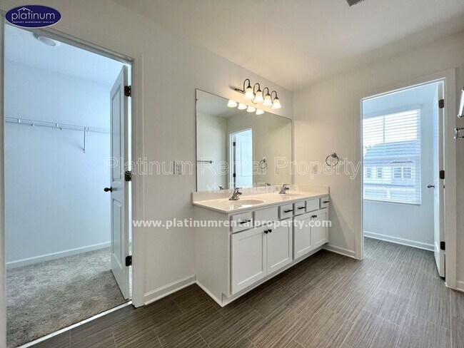 Building Photo - 5770 Thornton Dr