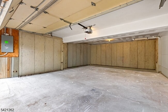 Building Photo - 8 Canada Goose Dr