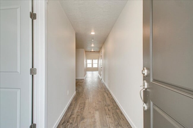 Building Photo - Beautiful 5 Bedroom Home in Nampa, Great L...