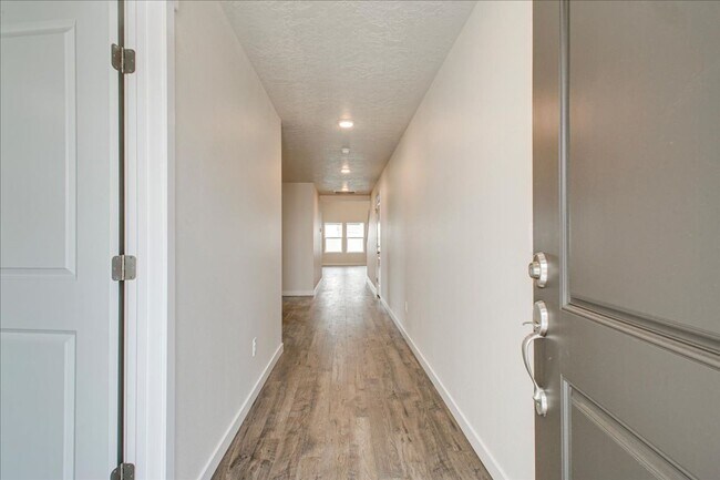 Building Photo - Beautiful 5 Bedroom Home in Nampa, Great Location!