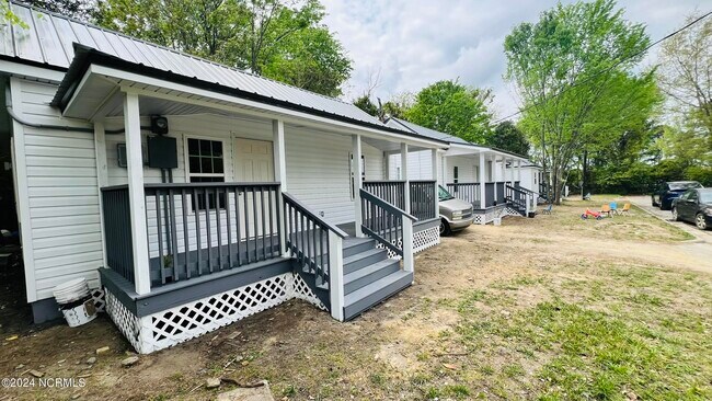 Primary Photo - 112 E Dewey St