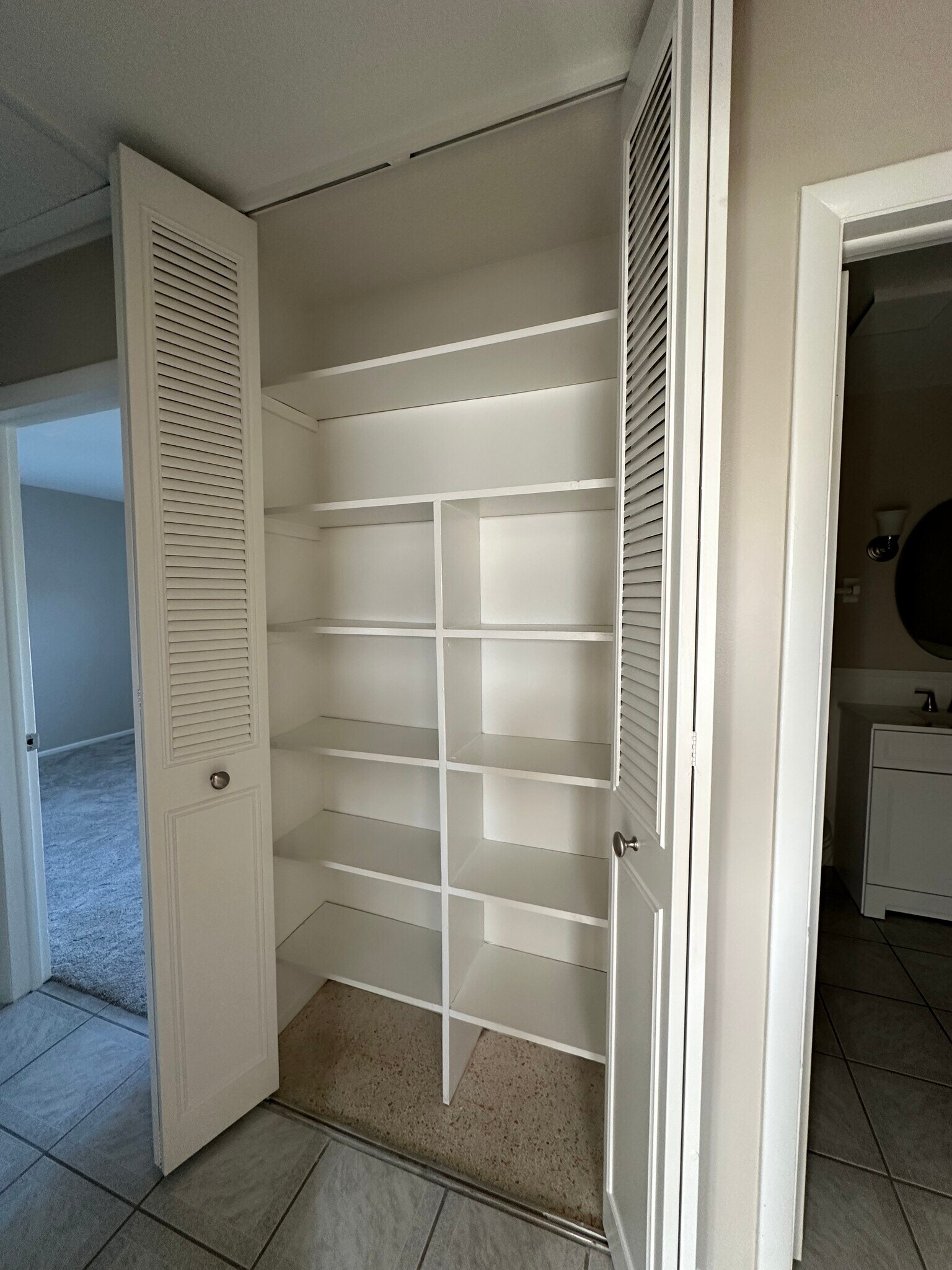 Building Photo - 6524 Voltaire Dr