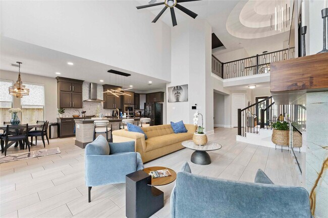 Building Photo - Beautiful Home in Sienna