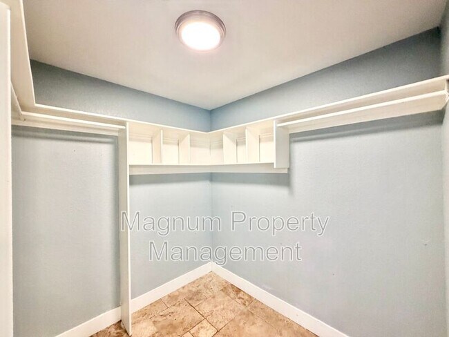 Building Photo - 11938 Venetian Dr