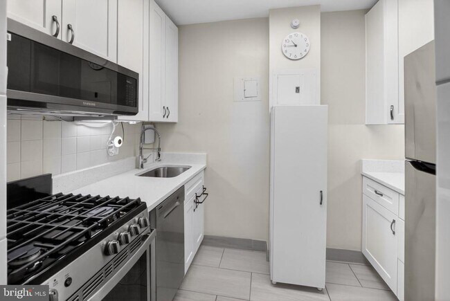Building Photo - 1121 Arlington Blvd