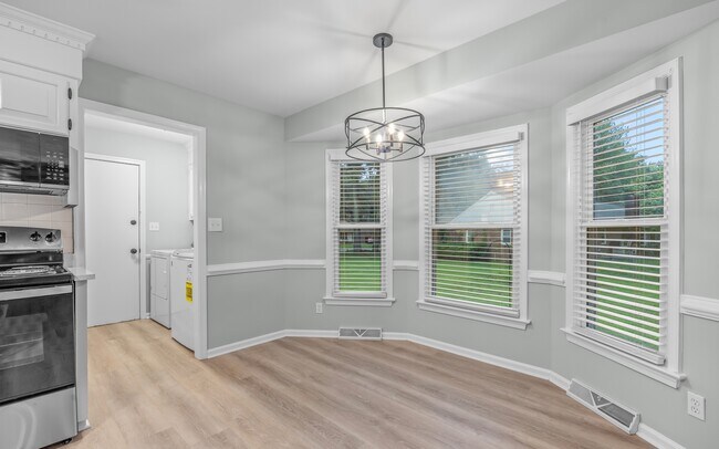 Building Photo - 631 Luray Terrace