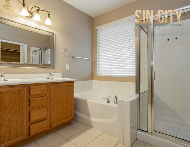 Building Photo - Luxurious 4 Bed, 3 Bath Home in Henderson,...