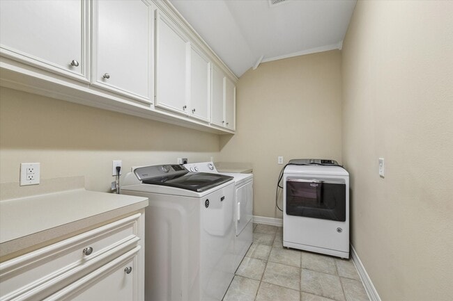 Building Photo - 1119 Gardencrest Ln