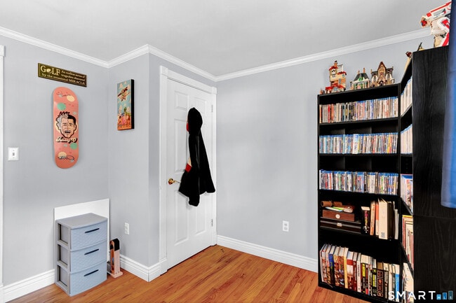 Building Photo - 75 Glenwood Dr