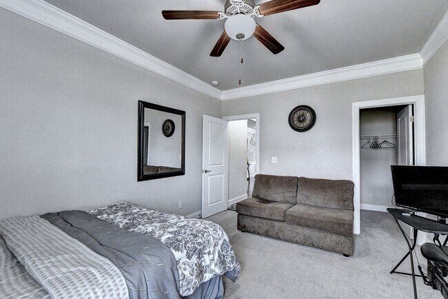 Building Photo - 1958 Lakeview Bend Way