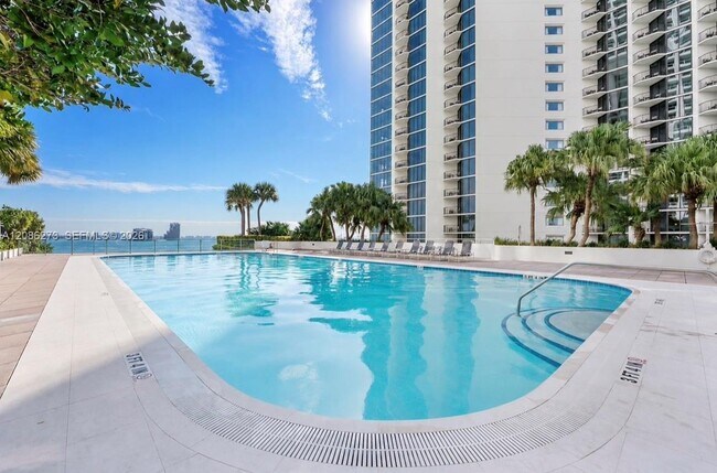 Building Photo - 1717 N Bayshore Dr