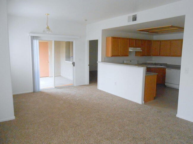 Building Photo - Spacious Condo in Gated Community