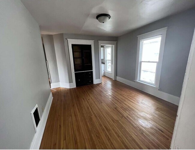 Building Photo - 685 Franklin St