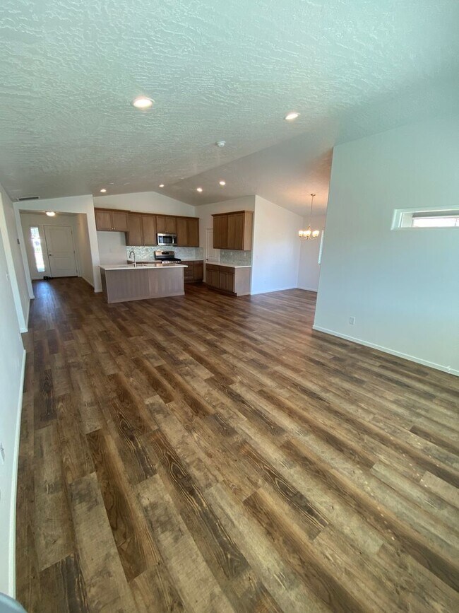 Building Photo - Stunning 3 Bed 2 Bath Rancher in Spokane V...