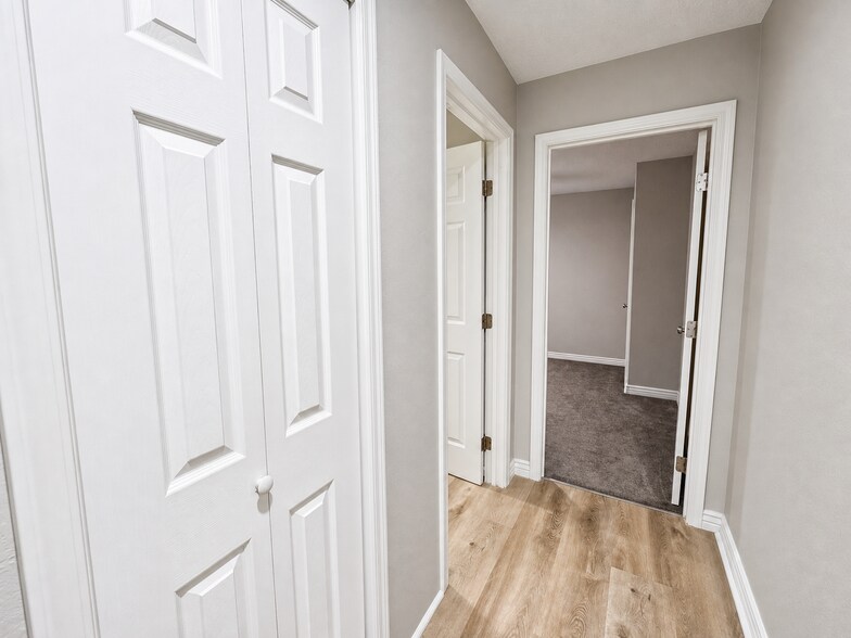 Building Photo - 5208 S 11th Ave