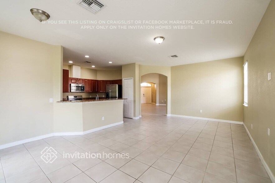 Building Photo - 10566 Galleria St