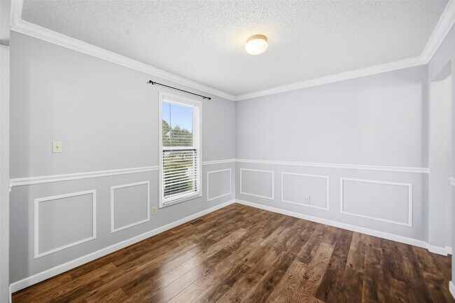 Building Photo - 5012 Joshua Dr