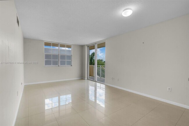 Building Photo - 215 SW 42nd Ave