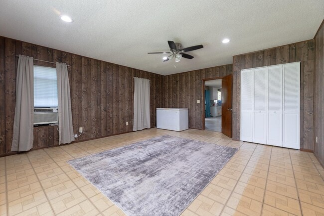 Building Photo - 865 Verdi Rd