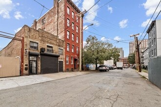 Building Photo - 207 15th St