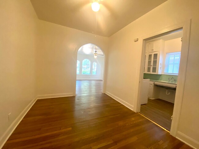 Building Photo - Harris- 3207 1/2