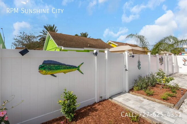 Building Photo - 1500 Clearwater Largo Rd
