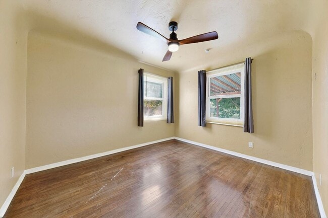 Building Photo - UPTOWN 2/bd 1/ba 1/cg 950/sf
