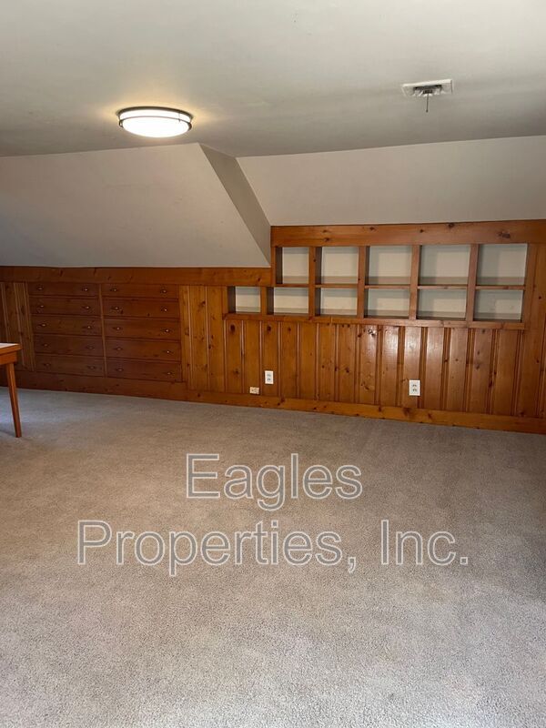 Building Photo - 300 S Andrews Ave