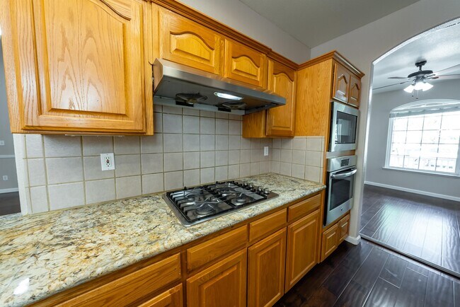 Building Photo - 5857 W Millbrae Ave