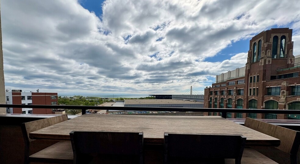 balcony east - 320 E 21st St