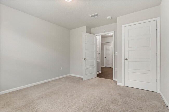 Building Photo - 34505 Paisley Ave