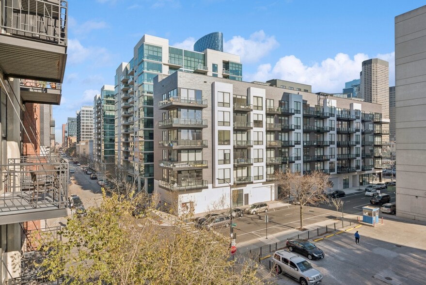 Building Photo - 843 W Adams St