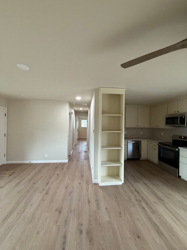 Building Photo - 1127 Dover Dr