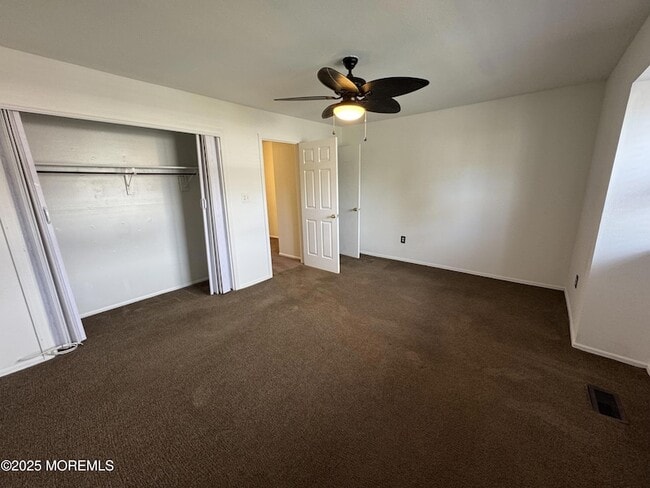 Building Photo - 156 Primrose Ln