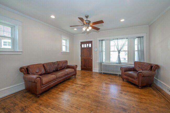 Building Photo - 505 E 19th St