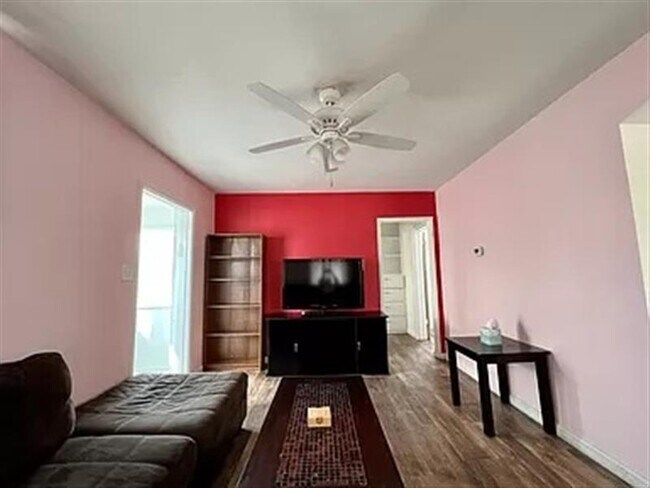 Building Photo - Fantastic Home