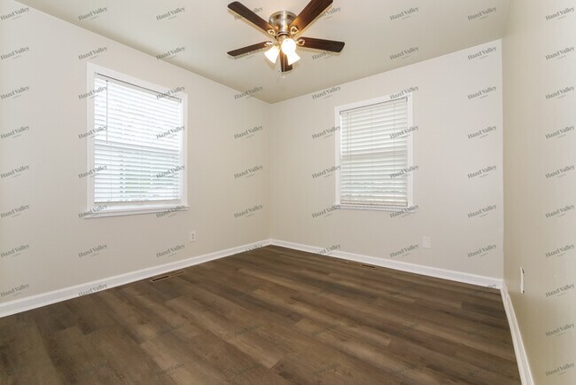 Building Photo - 2513 S 48th Terrace