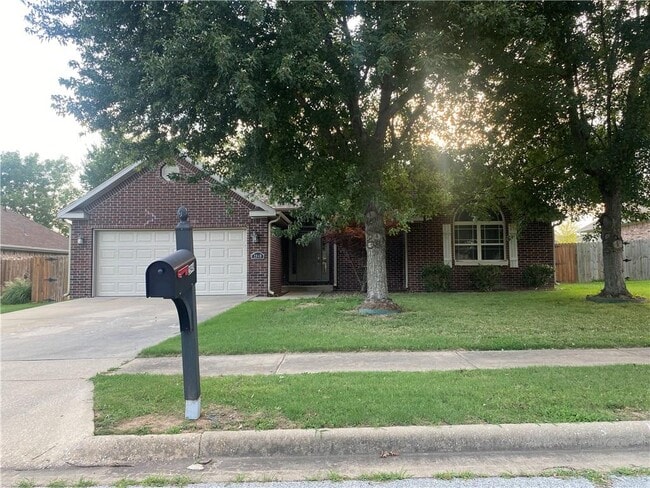 Building Photo - 2949 Bluegrass Pl