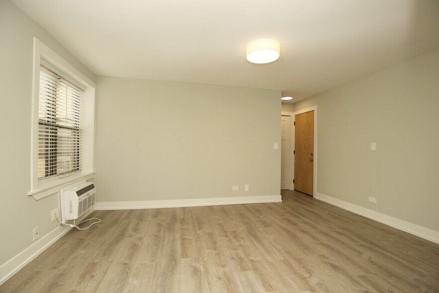 Building Photo - 509 W Barry Ave