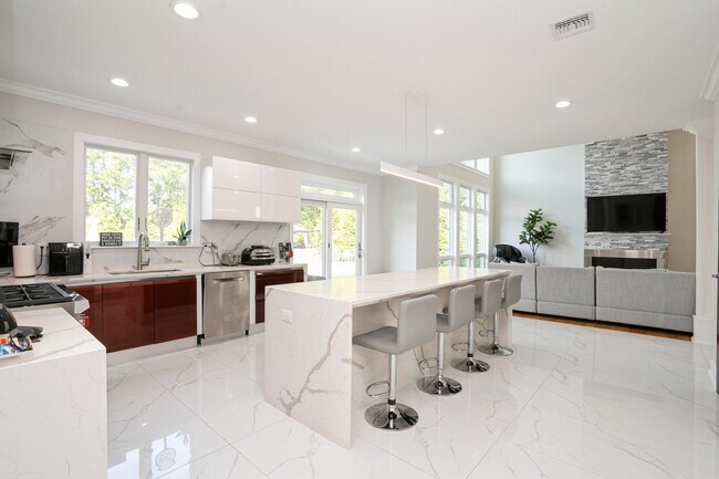 Building Photo - 105 Westervelt Pl