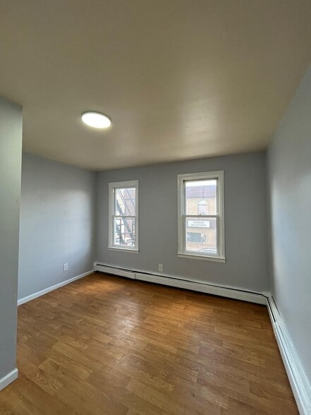 Building Photo - 330 Broadway